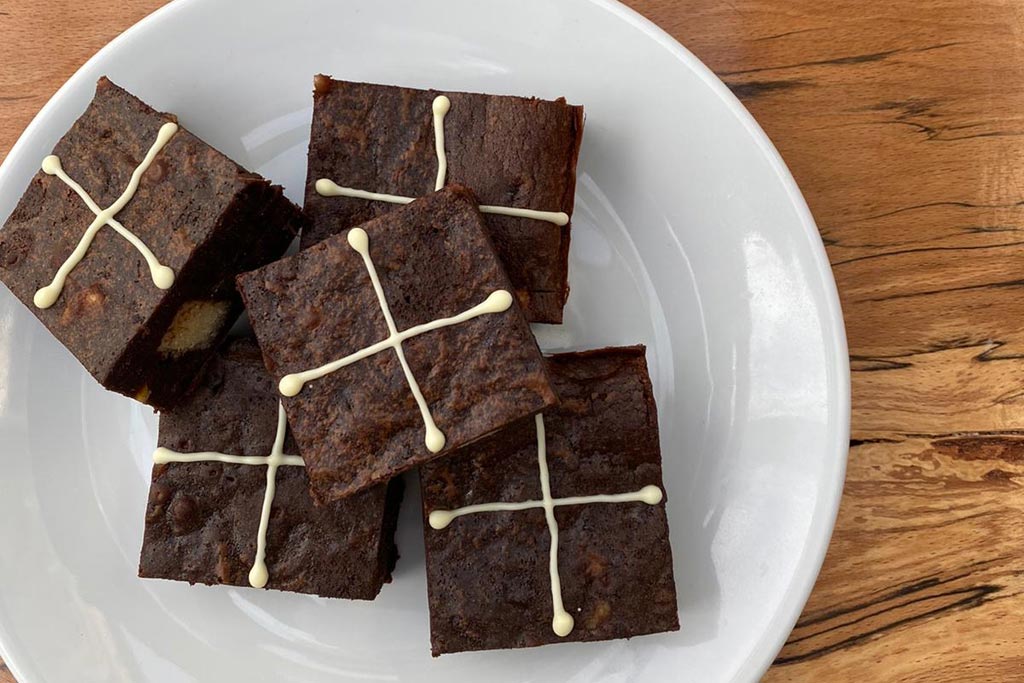 Hot Cross Bun Brownies