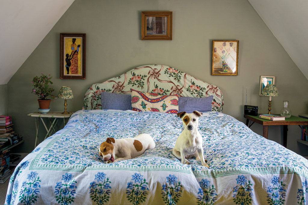 At Home In English Country Side Designers and Their Dogs