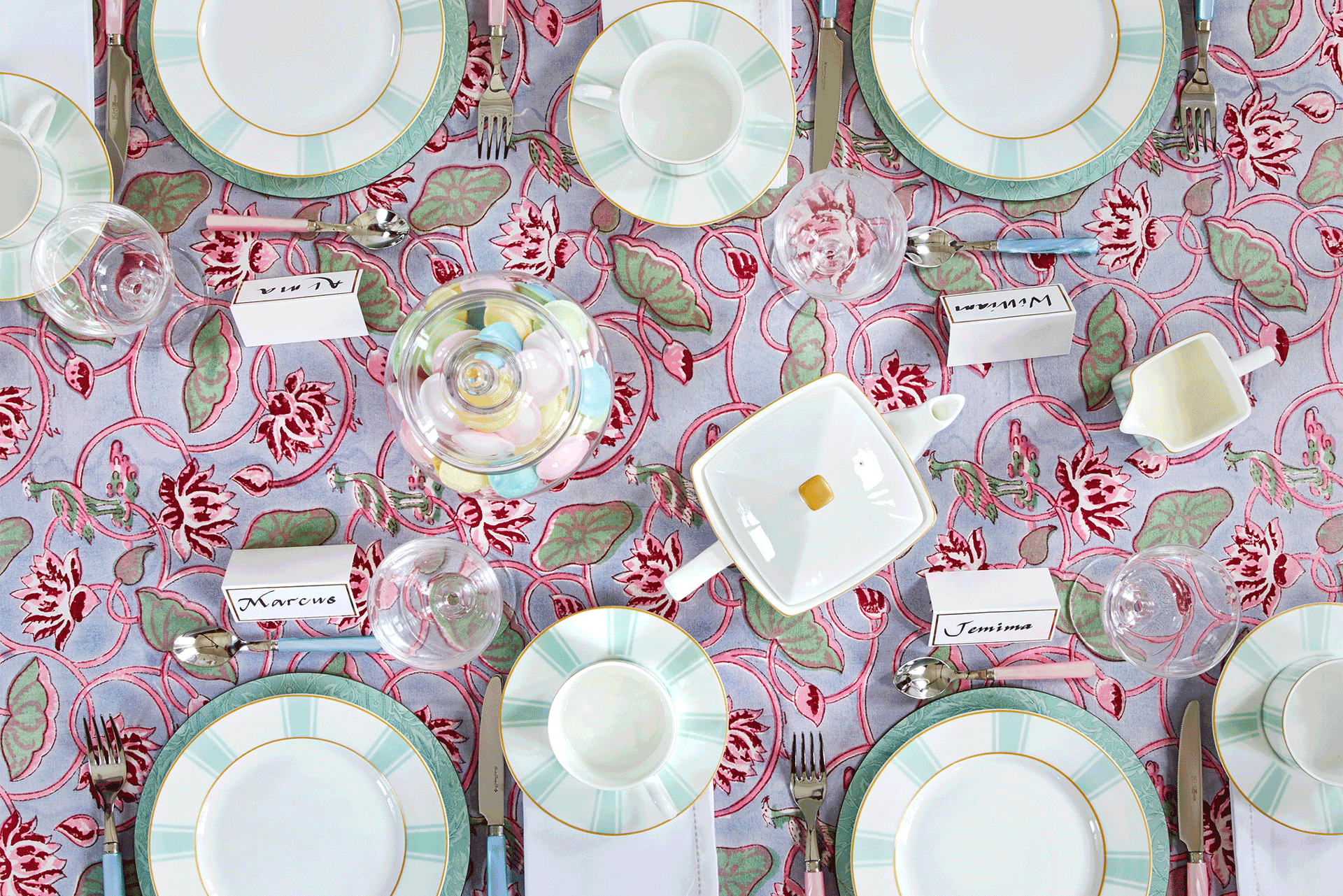 Tablescape Inspiration: What to Buy & How to Do It