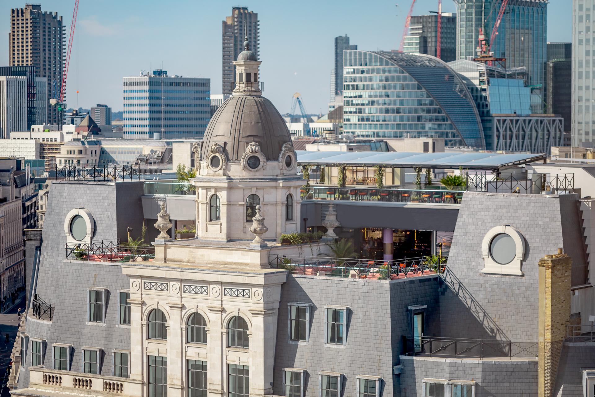 Terrace and bar on top of a building in a city