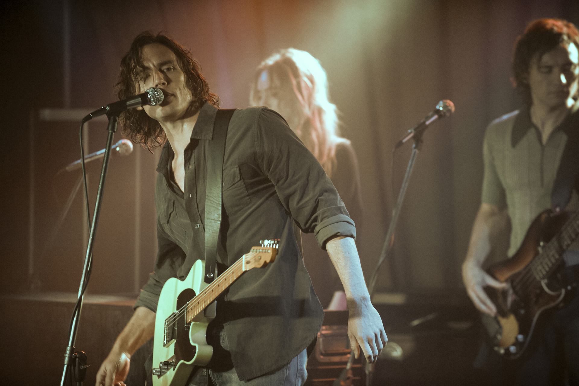 Sam Claflin in Daisy Jones & The Six