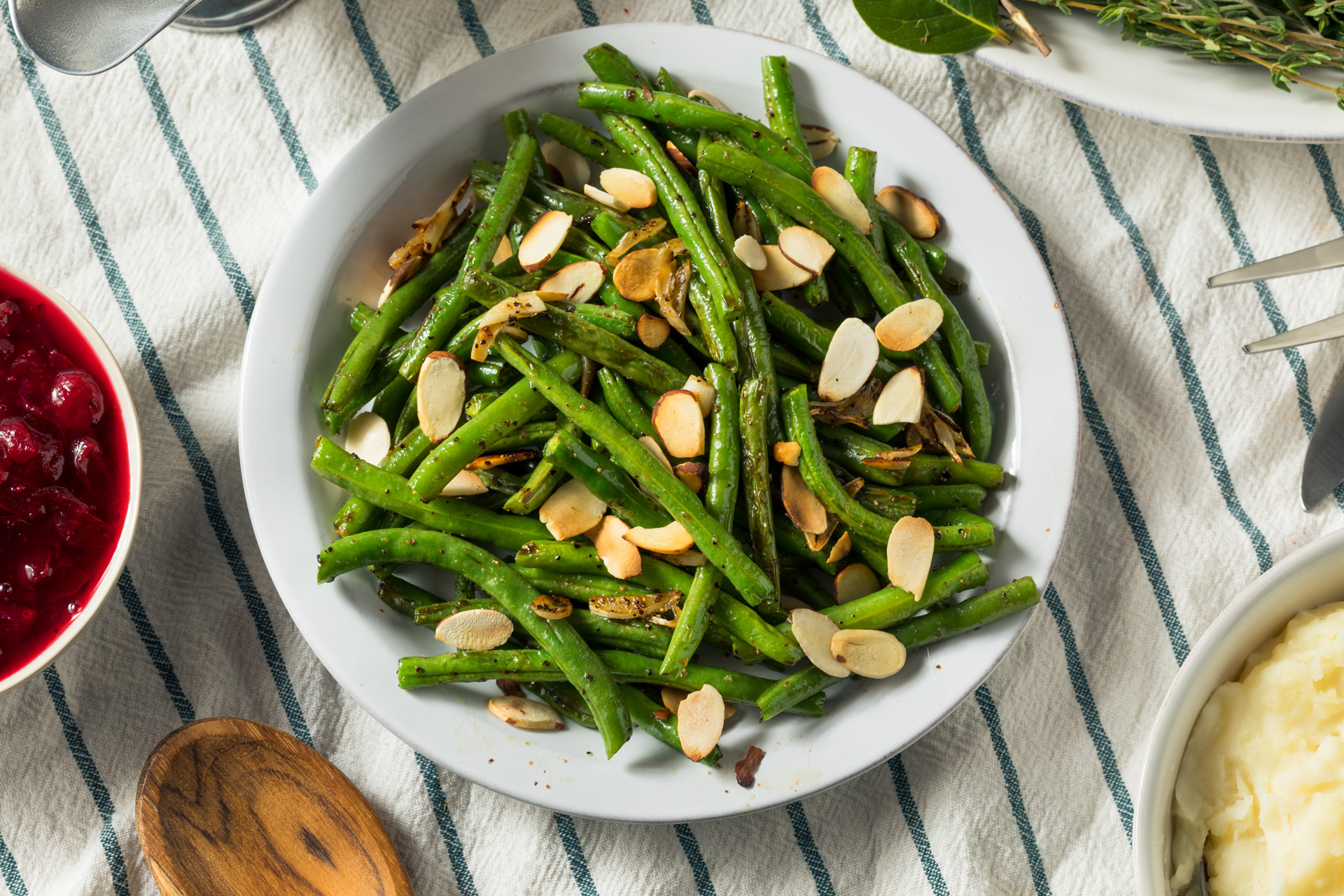 Green beans and almonds