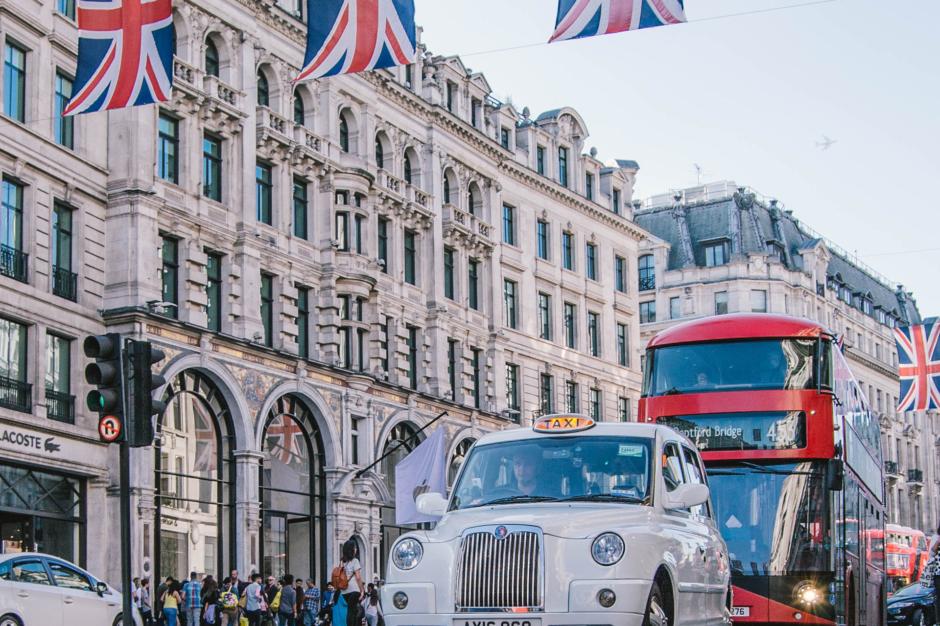 Empty Shops On Oxford Street Will Be Given To Startups & Creatives Rent-Free