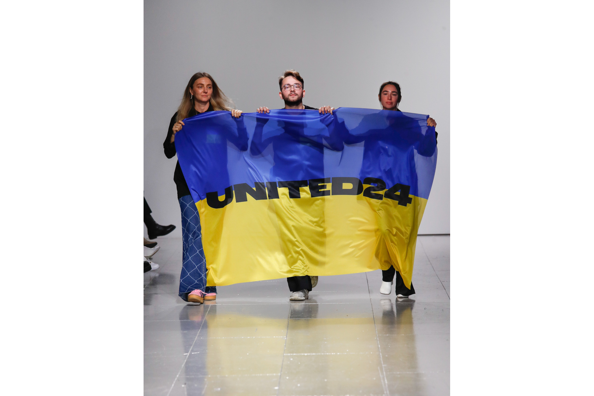 People holding up Ukraine flag