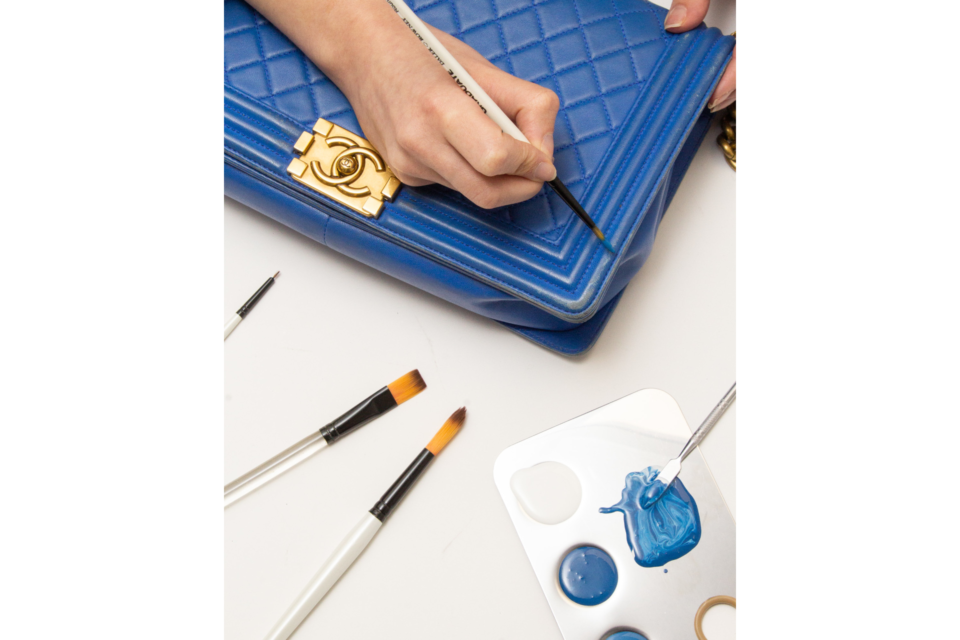 Blue handbag getting repainted